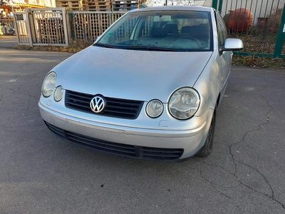 Grau Gebraucht 2004 VW Polo Comfortline Kleinwagen | 2.000 € (Fairer Preis)