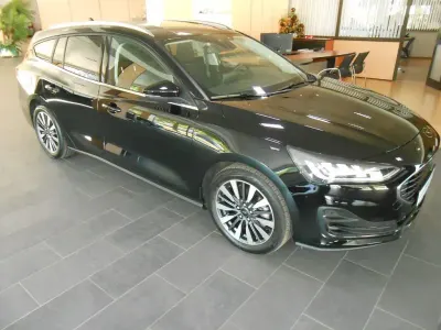 Gebraucht Ford Focus Titanium 125 PS (91 kW) 2023 Schwarz Limousine