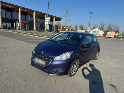 Gebraucht Peugeot 208 Active 92 PS (67 kW) 2014 Blau Kleinwagen