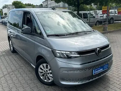 Gebraucht VW Multivan S 150 PS (110 kW) 2023 Monosilber Van / Kleinbus