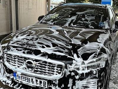 Schwarz Gebraucht 2020 Volvo V60 R-Design Kombi | 26.800 € (Etwas zu teuer)