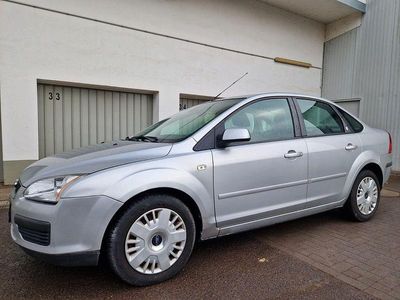 Gebraucht Ford Focus Ghia 101 PS (74 kW) 2005 Silber Limousine