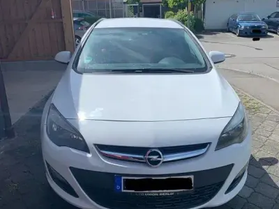 Usata Opel Astra Edition 110 CV (80 kW) 2015 Bianco Station wagon