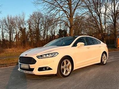 Begagnad Ford Mondeo Titanium 180 HK (132 kW) 2016 Vit Sedan