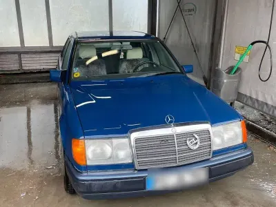 Gebraucht Mercedes 230 132 PS (97 kW) 1989 Blau Limousine