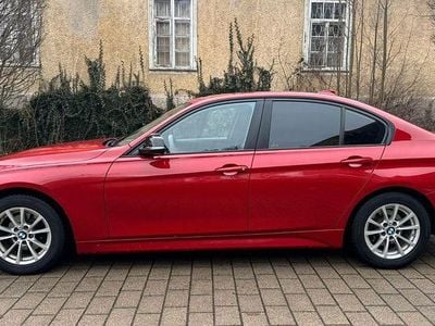 Gebraucht BMW 320 Efficient Dynamics 163 PS (119 kW) 2017 Rot Limousine