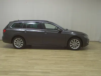 Gebraucht VW Passat Business 150 PS (110 kW) 2023 Grau Kombi
