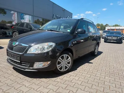Gebraucht Skoda Fabia Ambiente 86 PS (63 kW) 2011 Cerna magic/black magic Kombi