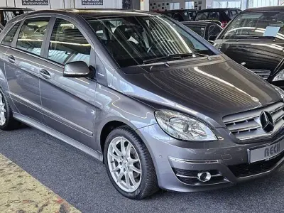 Gebraucht Mercedes B160 Sport 95 PS (69 kW) 2011 Grau Van / Kleinbus