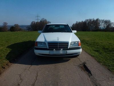 Second-hand Mercedes C280 Classic 193 CP (141 kW) 1994 Berlinǎ