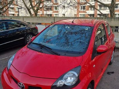 Gebraucht Toyota Aygo 68 PS (50 kW) 2011 Rot Kleinwagen