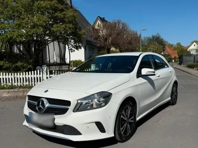 Gebraucht Mercedes A180 AMG line 122 PS (89 kW) 2016 Weiß Kleinwagen