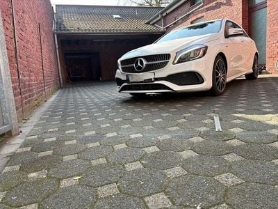 Gebraucht Mercedes A180 AMG line 122 PS (89 kW) 2017 Weiß Limousine
