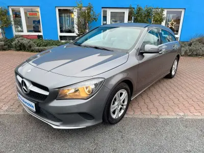 Gebraucht Mercedes CLA180 Shooting Brake 109 PS (80 kW) 2016 Mountaingrau  met. Kombi