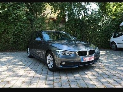 Grau Gebraucht 2017 BMW 318 Advantage Kombi | 10.500 € (Fairer Preis)