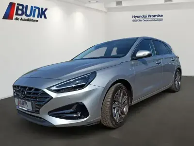 Gebraucht Hyundai i30 Comfort 160 PS (117 kW) 2023 Silber Limousine