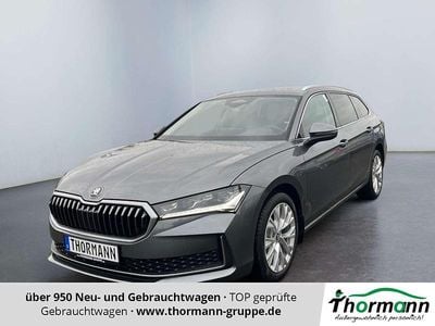 Neu Skoda Superb Selection 193 PS (141 kW) 2025 Graphitegrau metallic Kombi