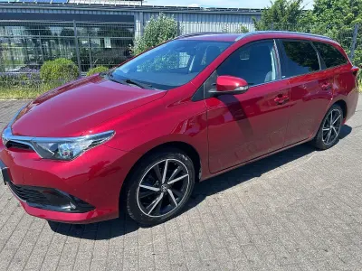 Gebraucht Toyota Auris Touring Sports Comfort 116 PS (85 kW) 2017 Rot Kombi