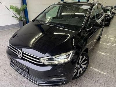 Schwarz Gebraucht 2016 VW Touran Van / Kleinbus | 15.439 € (Fairer Preis)