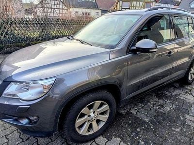 Grau Gebraucht 2010 VW Tiguan Track & Field SUV | 10.400 € (Teuer)