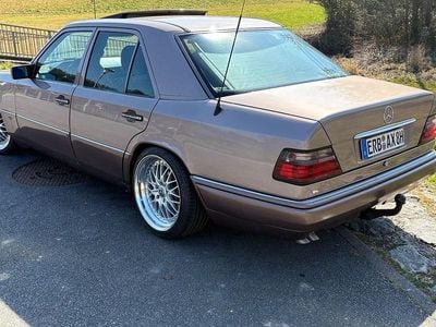 Beige Gebraucht 1993 Mercedes E420 Limousine | 29.500 €