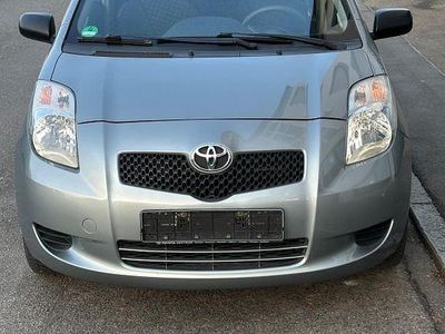 Gebraucht Toyota Yaris Cool 69 PS (50 kW) 2008 Silber Kleinwagen