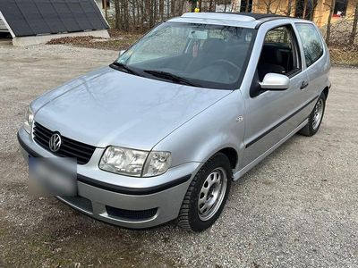 Używany VW Polo 60 KM (44 kW) 2001 Srebrny Hatchback