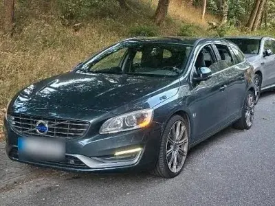Gebraucht Volvo V60 Momentum 181 PS (133 kW) 2014 Schwarz Kombi