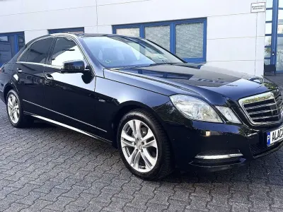 Gebraucht Mercedes E220 170 PS (125 kW) 2011 Schwarz Limousine