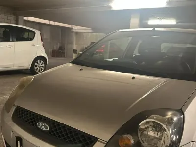 Gebraucht Ford Fiesta 68 PS (50 kW) 2008 Silber Kleinwagen