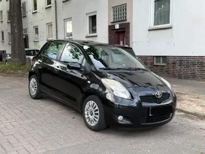 Gebraucht Toyota Yaris 69 PS (50 kW) 2011 Schwarz Kleinwagen