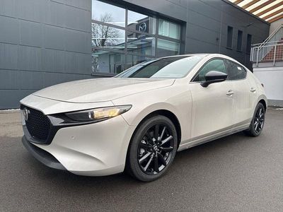 Neu Mazda 3 Nagisa 140 PS (102 kW) 2025 Zircon sand Limousine