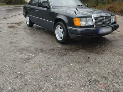 Gebraucht Mercedes E230 136 PS (100 kW) 1991 Andere farben Limousine