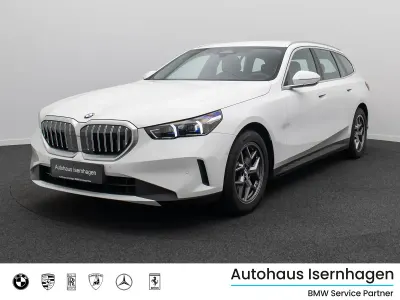Gebraucht BMW 520 Sport Line 197 PS (144 kW) 2024 Alpinweiã uni300 Kombi