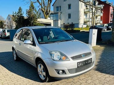 Gebraucht Ford Fiesta 75 PS (55 kW) 2009 Silber Kleinwagen