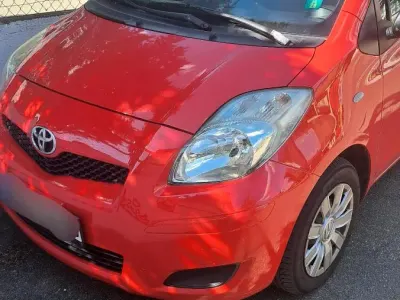 Gebraucht Toyota Yaris 69 PS (50 kW) 2009 Rot Kleinwagen