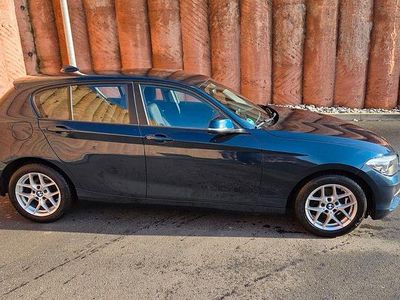 Blau Gebraucht 2016 BMW 118 Urban Line Kleinwagen | 8.100 € (Fairer Preis)