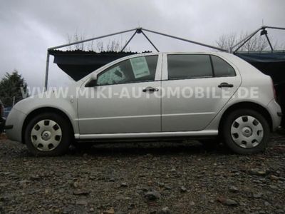 Gebraucht Skoda Fabia Exact 54 PS (39 kW) 2003 Silber Kleinwagen