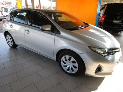 Usata Toyota Auris Cool 99 CV (72 kW) 2015 Argento Berlina