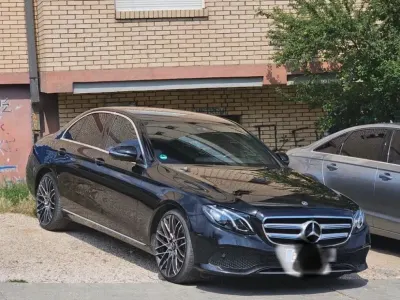 Gebraucht Mercedes E220 194 PS (142 kW) 2017 Schwarz Limousine