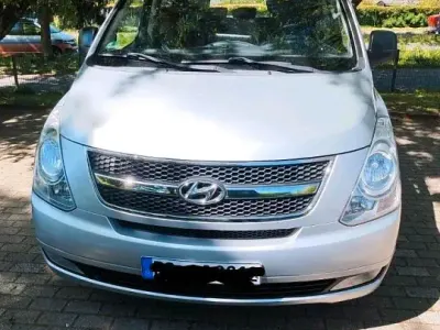 Second-hand Hyundai H-1 170 CP (125 kW) 2010 Argintiu Monovolum