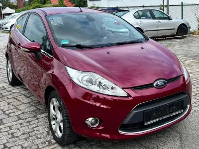 Używany Ford Fiesta Titanium 82 KM (60 kW) 2011 Czerwony Hatchback