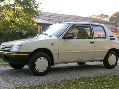 Gebraucht Peugeot 205 Style 50 PS (36 kW) 1990 Weiß Limousine