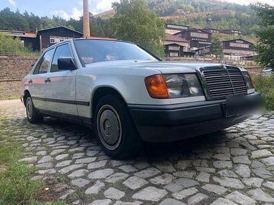 Weiß Gebraucht 1989 Mercedes 200 Limousine | 7.900 €