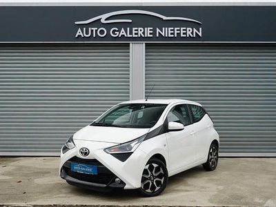 Weiß Gebraucht 2021 Toyota Aygo X-play Kleinwagen | 10.590 € (Fairer Preis)