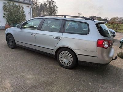 Second-hand VW Passat Individual 105 CP (77 kW) 2008 Argintiu Break