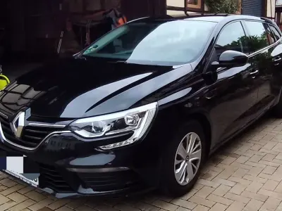 Używany Renault Mégane Life 101 KM (74 kW) 2017 Czarny Sedan/Limuzyna