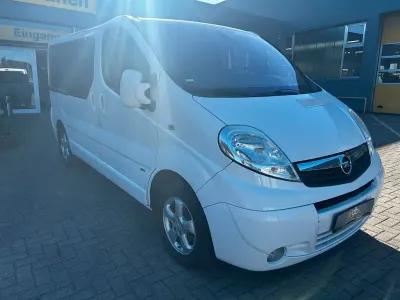 Usata Opel Vivaro Cosmo 145 CV (106 kW) 2010 Bianco Monovolume