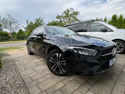 Gebraucht Mercedes A180 136 PS (100 kW) 2023 Schwarz Limousine
