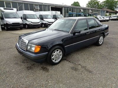 Gebraucht Mercedes E230 136 PS (100 kW) 1991 Blau Limousine